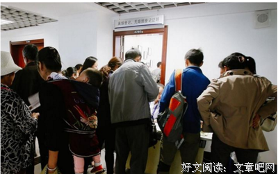 夫妻扎堆离婚，一场场婚姻大戏落幕的背后是……