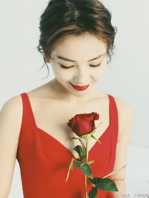 穿红裙的疯女人