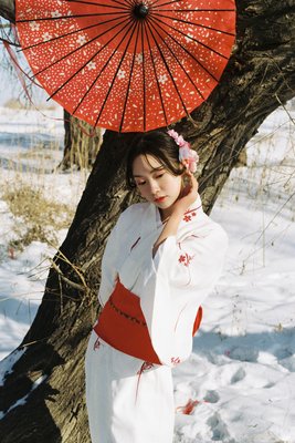  无春：担了繁华，吞了寂寞