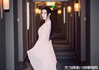 一模一样的礼服