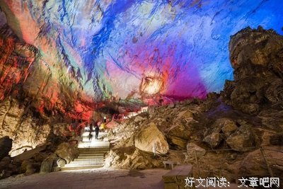山 情 水 意 猛 洞 河