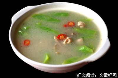 往莴苣头上泼水