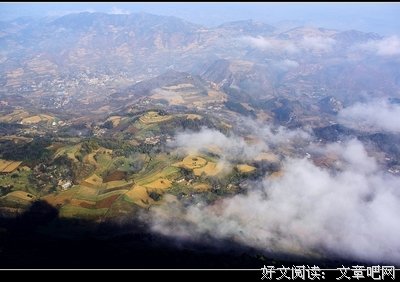 孤云自天边飘过