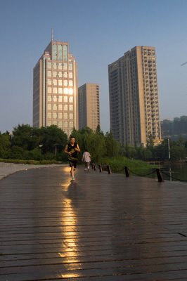 奔跑的光影
