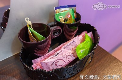 依依舞春蝶