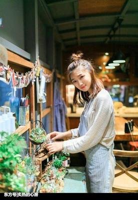 19岁嫁富商，生8女5男，个个人中龙凤，活到106岁