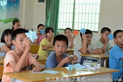 宣翔梦扬实践队开设第二课堂之手工课堂