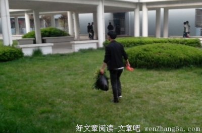 让信息更加“整洁”——中矿大自动化15-5班举行清理宣传栏活动