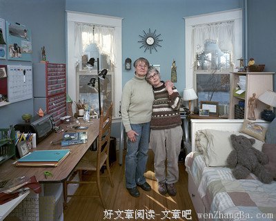  “空巢”老人“守”校园