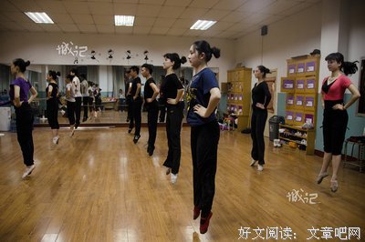 “舞动青春，卓越成长”——播种阳光暑期社会实践团开设舞蹈课