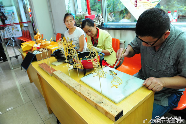 明风俗，探明情