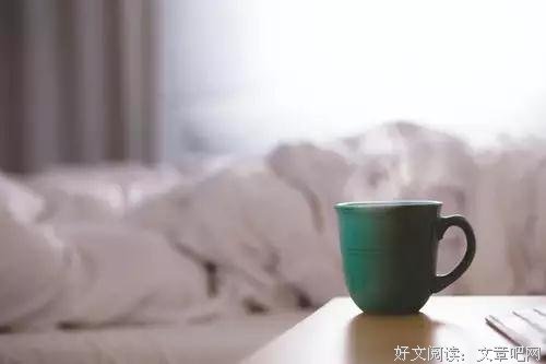 心中无事，身上无病，枕边有人，便是世间好光景