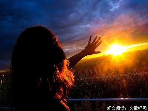 人是导管，悲伤在黑夜流过，欢乐在白天流过
