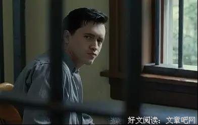 谁终将声震人间，必长久深自缄默；谁终将点燃闪电，必长久如云漂