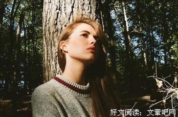 看着她离去的背影，像暖不透的冰，却早已为别人化得彻底