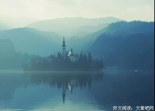 读过的书，见过的人，遇到的事，都像一面自我折射的镜子，道出了