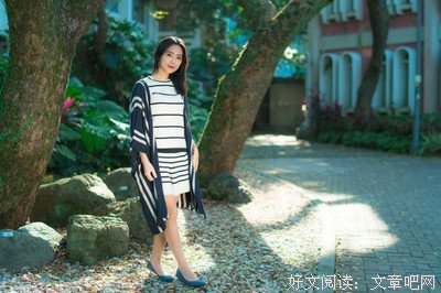 指尖轻触那份情，那么深，那么浅
