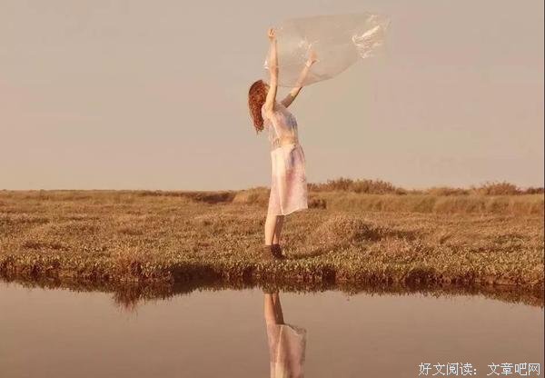 清淌过你脸庞的玉线，断在我的心上；那双会流泪的眼睛，我一直在