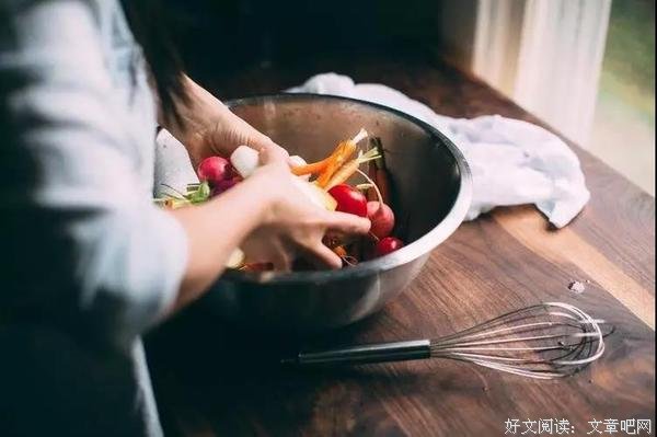 那是一个神奇的转折点，我们谁都没说爱对方，可在那夜之后，我突