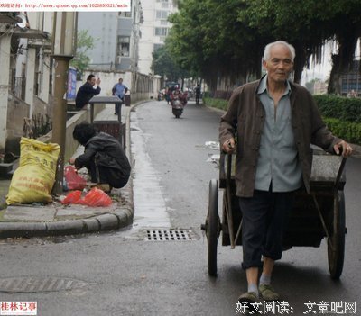 退去了一天的劳碌