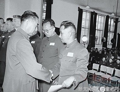 这位开国中将因身份特殊，彭老总亲自向他鞠躬道歉