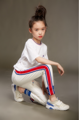 整个中国文艺界的英雄人物， 几乎都出现在他的镜头里