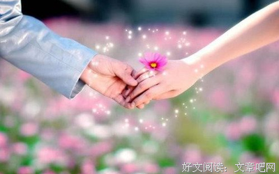 最长久的情，是平淡中的不离不弃；最贴心的暖，是风雨中的相依相