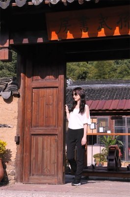 兰，女，江西师范大学硕士，银行职员，年入20w+，88年生，身高16