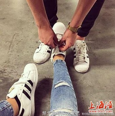 女生做这个小动作，一定是喜欢你