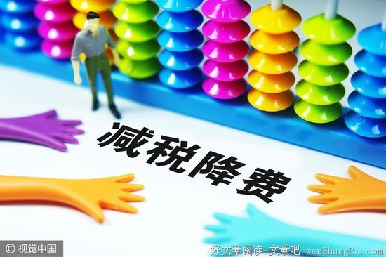 抬起下颏，但不过分 