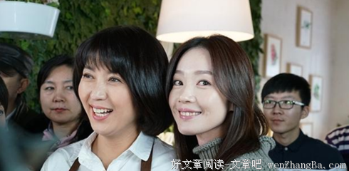 领悟孝的真谛，影星闫学晶送母亲回农村