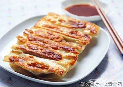吃的故事15· 在父母的冷战中，我的锅贴好了