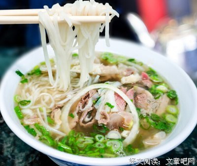高铁车厢一碗泡面引发的纷争，到底是谁的错？