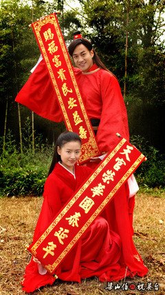 “她为了你，跟别人生了孩子。”
