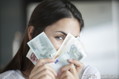 经济大权谈不拢，夫妻关系“崖边走”！