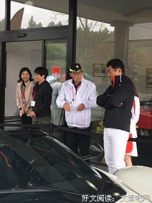 “90多岁开法拉利，这个老头真酷！”