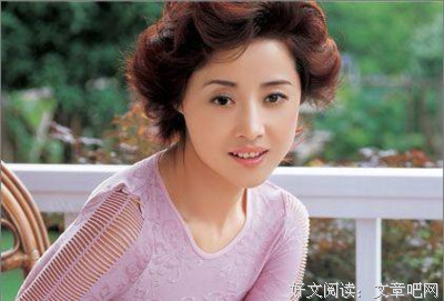 中年人的婚姻：一边跟甲方嚼鸡肋，一边跟小三玩暧昧。