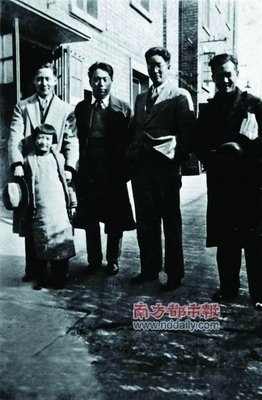 团长郑振铎 