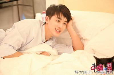 “喂，一起睡觉吗？”