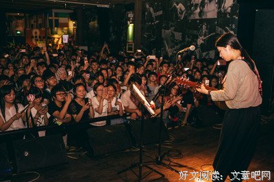 不露声色的句子