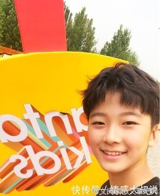 刘恺威亲吻女儿的嘴，张亮却坚决反对：父母可以亲吻孩子的嘴吗？