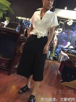 “平胸的女孩，不值得被爱”