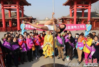 73岁奶奶跳钢管舞、骑摩托、穿旗袍：老了，我也要这样！