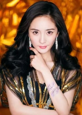 杨幂之后，她的发际线也惊到我了……