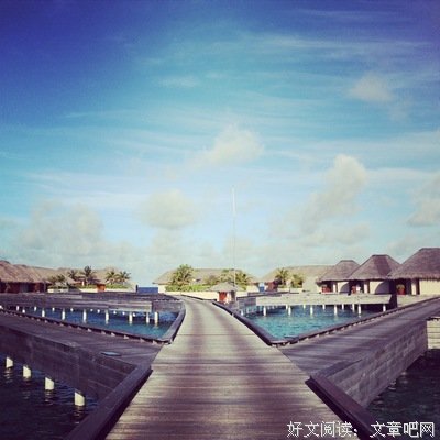她被称为马尔代夫的三毛：诗和远方一直在心中