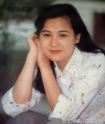 她是个热爱自由和文学的美人，却被不幸的婚姻囚禁