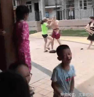 “我妈扒光我衣服，把我赶出家门”（下）