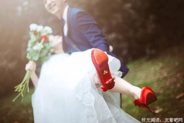 因为份子钱给得不够多，我被同学拉黑了 
