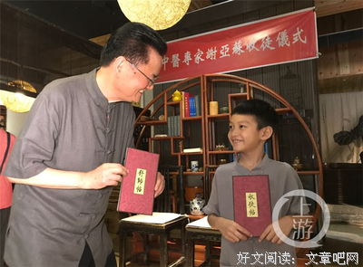 生死一线间她松开了爱人的手，拉住了陌生男孩