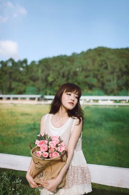 *回忆过去，痛苦的相思忘不了、的句子